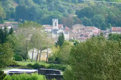 Vue du centre de LAGNIEU (01150-FRANCE)