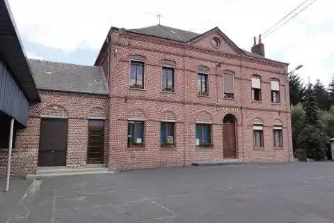Barzy-en-Thiérache (Aisne, Fr) mairie