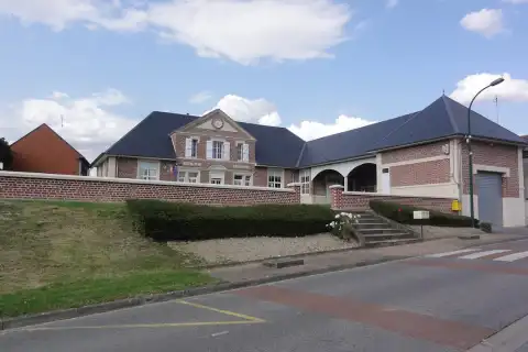 Castres (Aisne) mairie-école
