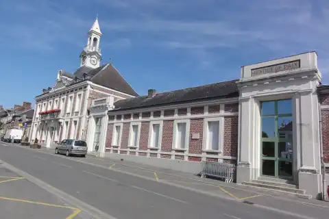 Ribemont (Aisne) mairie et justice de paix