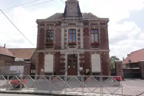 Serain (Aisne) mairie et école