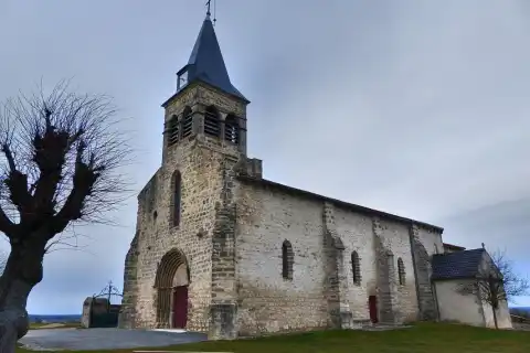 Église Saint-Pourçain de Naves (Allier), France