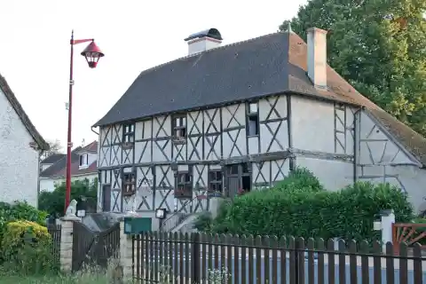 Logis d'Henri IV (Neuilly-le-Réal)