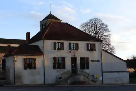 Saint-Bonnet-de-Rochefort (Allier, France). Mairie. La mairie s'est installée dans l'ancien presbytère