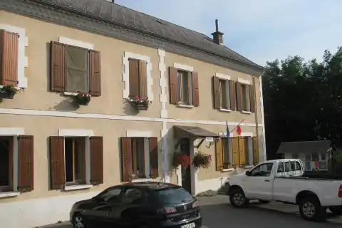 L'ancienne mairie de Chauffayer, devenue mairie d'Aubessagne depuis sa création en 2018