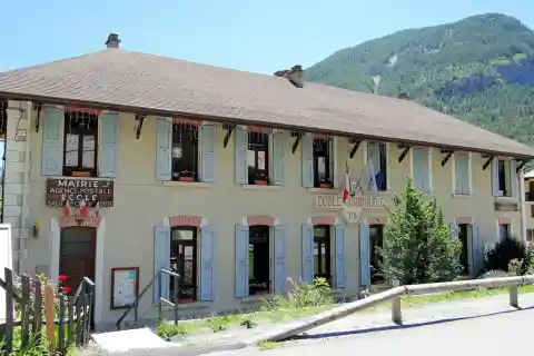 Les Vigneaux - Mairie-école