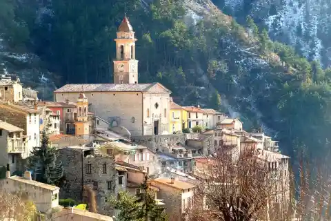 Lucéram (Alpes Maritimes, France) en hiver
