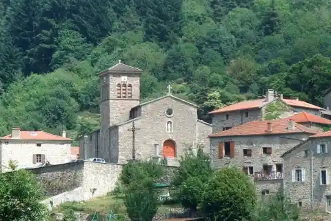 Saint-Julien-Vocance église et maisons