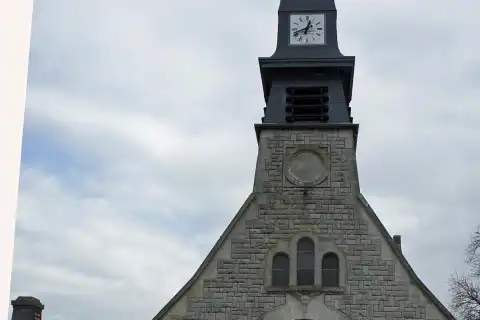 Eglise et monument aux morts d'Acy-Romance