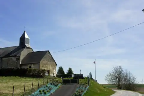 Dricourt,Église éolienne tracteur
