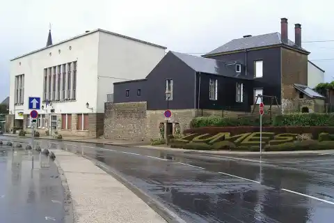 Lumes est une ville située dans le departement des Ardennes en France