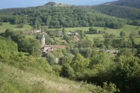 Village d'Alzen vu depuis le sentier qui mène à la chapelle