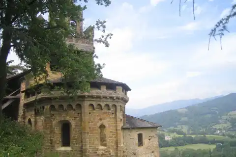 Chapelle Saint-Pierre ou du Calvaire à Castillon-en-Couserans (Ariège, France)