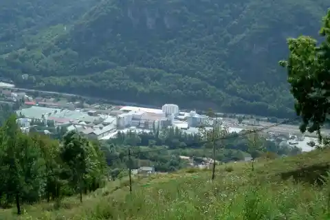 L'usine de talcs à Luzenac (Ariège), et la gare de Luzenac -Garanou située sur la commune de Garanou