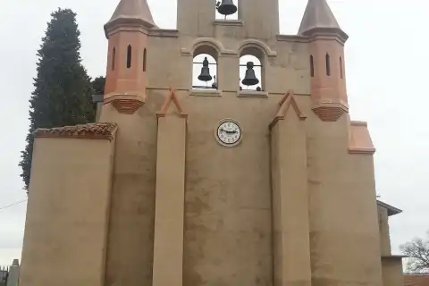Clocher-mur de l'église de Madière, Ariège, France