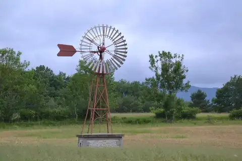 Ancienne éolienne de pompage de Pradettes (Ariège, France)