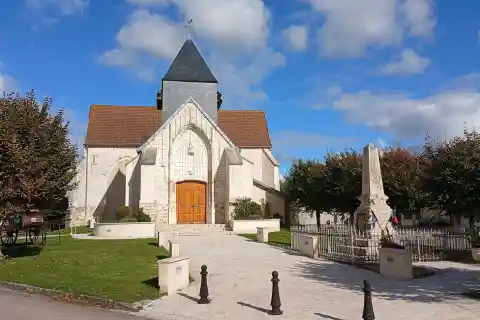 Église Saint-Julien l'Hospitalier d'Orvilliers-Saint-Julien (Aube)