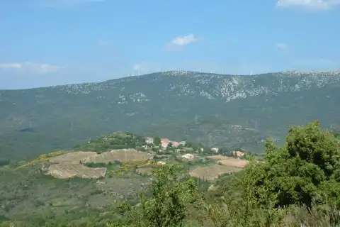 Montgaillard, le Tauch et ses éoliènnes