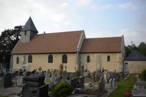 Photo de l'église et du cimetiere d'Auvillars (france)