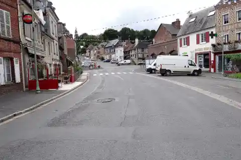 Rue du centre, Bonnebosq, Calvados, France