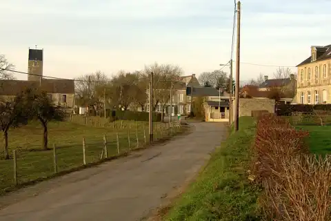 Une vue du bourg de Maizet