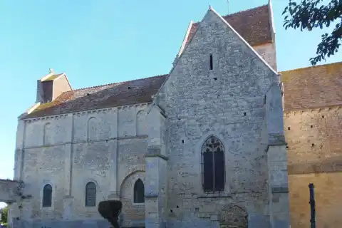 Perrières (Normandie, France). L'église Saint-Vigor