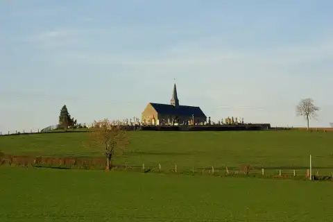 La chapelle St Martin des champs sur la commune de Saint-Denis-de-Méré, Calvados