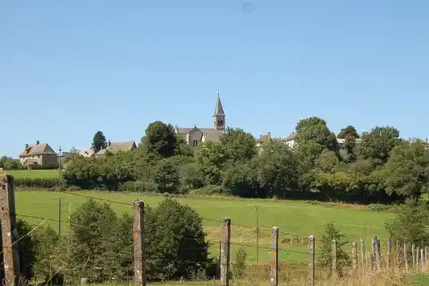 ARNAC vue du village