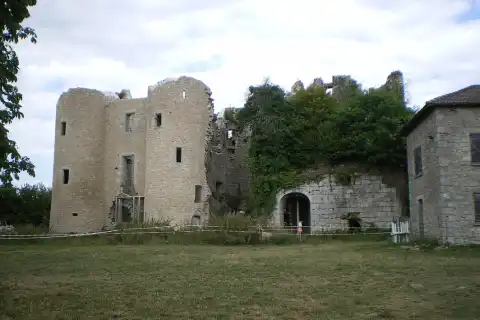 Château de Naucaze, Saint-Julien-de-Toursac, Cantal, France