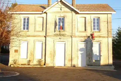 Mairie d'Aussac-Vadalle à Vadalle, Charente, France