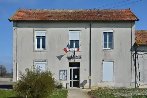 Façade de la mairie, Le Bouchage, Charente, France