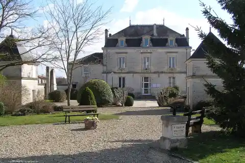 Mairie de Brie (Charente)