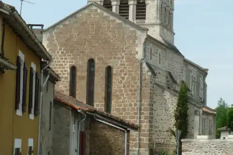 Église de Chirac vue de l'est, Charente, France