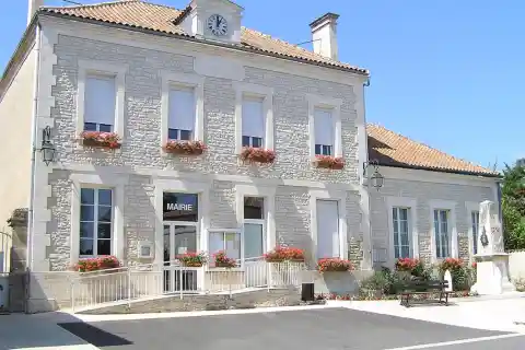 Mairie de Douzat