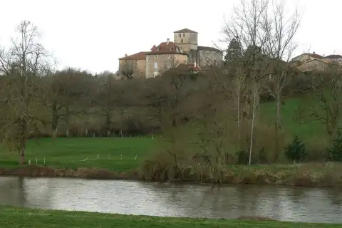 La Vienne au pied de Manot, Charente, France