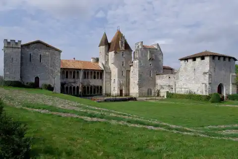 Château de la Léotardie : façade. Nonac, Charente, France