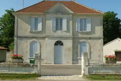 Mairie de Vaux-Lavalette, Charente, France