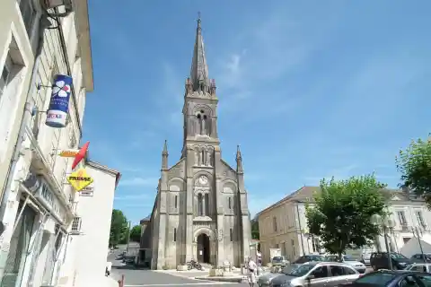 Le centre-ville de Mirambeau
