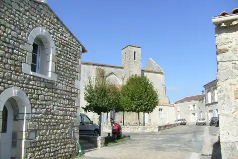 Une rue du village de Nancras
