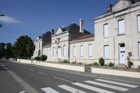 Mairie et école de Varaize