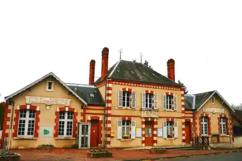 Mairie-écoles, Ménétréol-sur-Sauldre, Cher, France