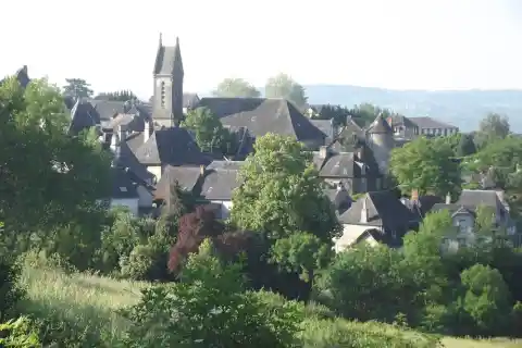 Vue de Juillac depuis la route menant à Arnac-Pompadour