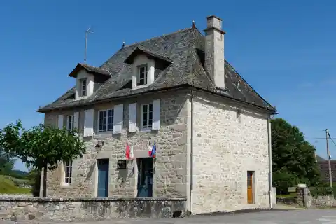 La mairie de Saint-Bonnet-les-Tours-de-Merle, Corrèze, France