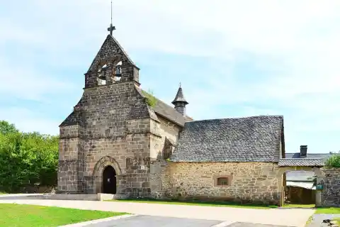 L'église Saint-Hlaire de Saint-Hilaire-Foissac, Corrèze, France