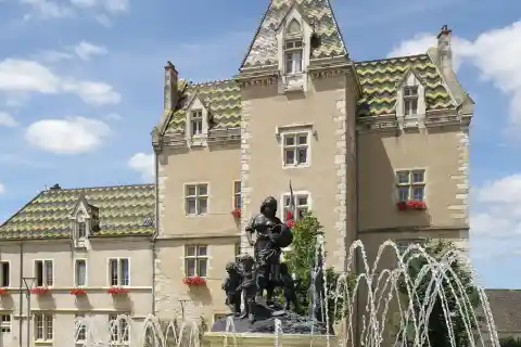 Meursault (Côte-d'Or, Bourgogne, France). Ancien château-fort, aujourd'hui hôtel de ville