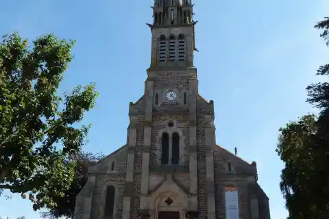Eglise Saint-Pierre de Pommeret