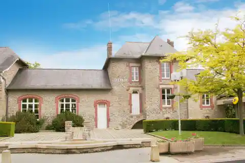 Mairie de Saint-Samson-sur-Rance dans les Côtes d'Armor
