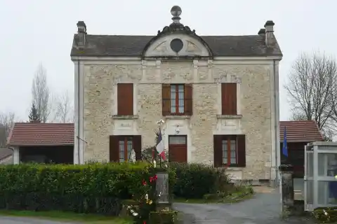 La mairie de Chapdeuil, Dordogne, France