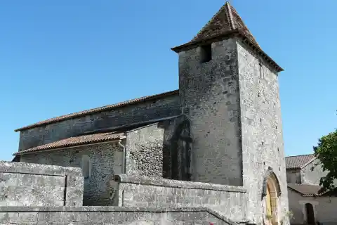 L'église Saint-Barthélemy vue du nord-ouest, La Chapelle-Montabourlet, Dordogne, France