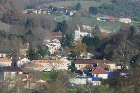 Le village de Manzac-sur-Vern, Dordogne, France